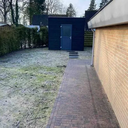 Very Cozy House, With Private Garden And Privacy Apartment